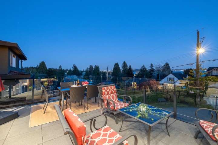 Photo 7 at 2567 Lawson Avenue, Dundarave, West Vancouver