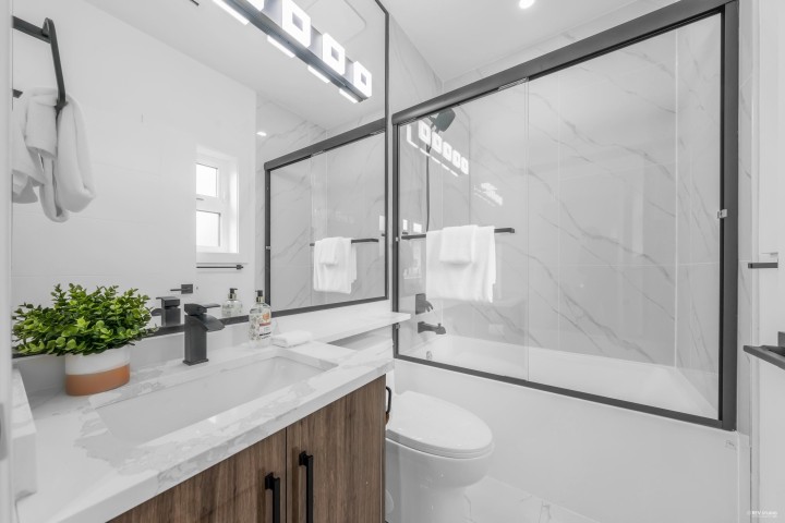 Photo 23 at 2 - 3344 Adanac Street, Renfrew VE, Vancouver East