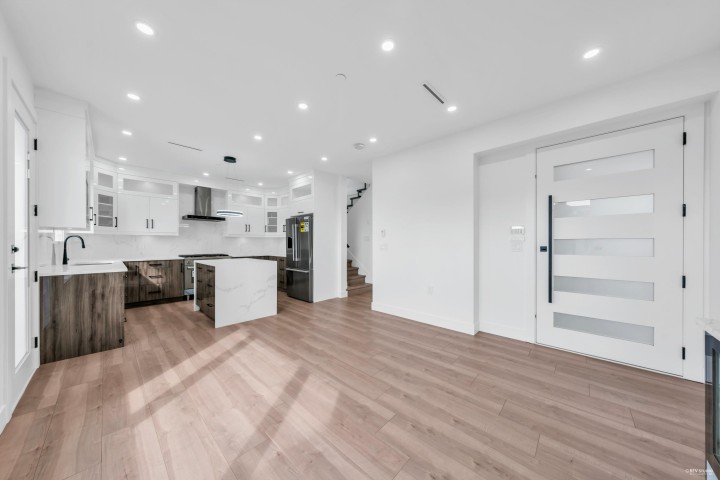 Photo 1 at 2 - 3344 Adanac Street, Renfrew VE, Vancouver East