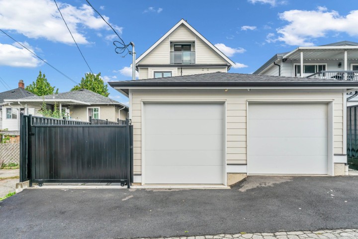 Photo 40 at 2 - 3344 Adanac Street, Renfrew VE, Vancouver East