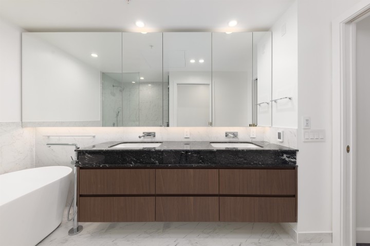 Photo 16 at 101 - 3668 W 10th Avenue, Kitsilano, Vancouver West