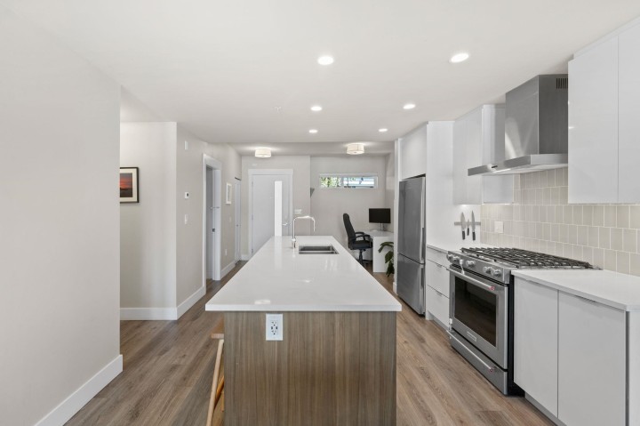 Photo 17 at 302 - 1496 Charlotte Road, Lynnmour, North Vancouver