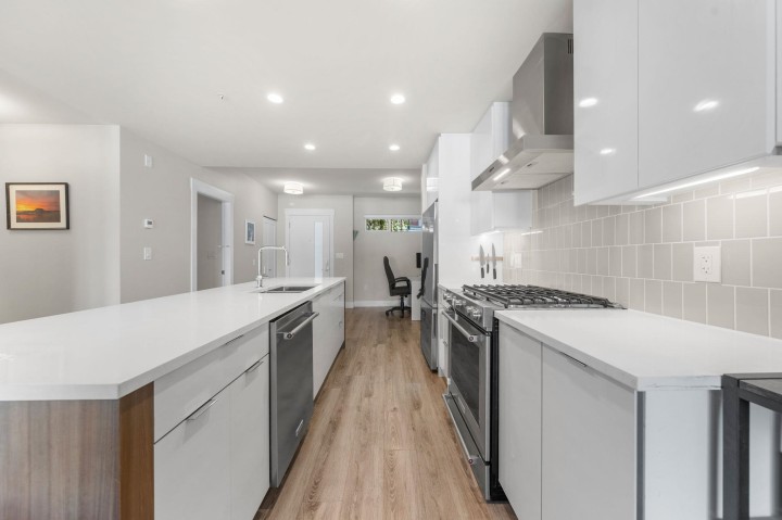 Photo 16 at 302 - 1496 Charlotte Road, Lynnmour, North Vancouver