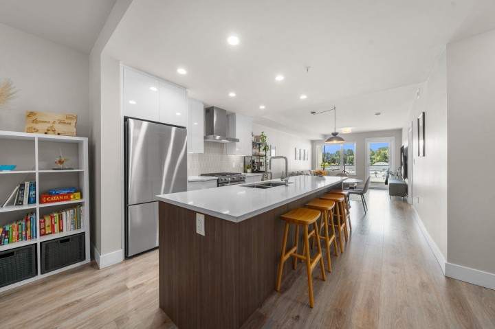 Photo 7 at 302 - 1496 Charlotte Road, Lynnmour, North Vancouver