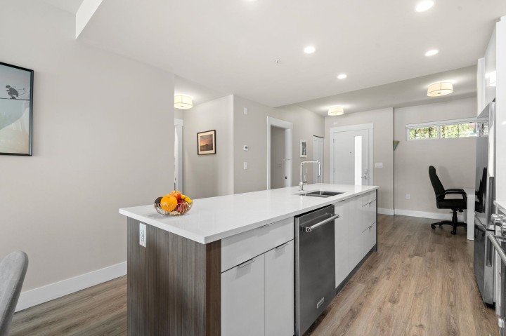 Photo 9 at 302 - 1496 Charlotte Road, Lynnmour, North Vancouver