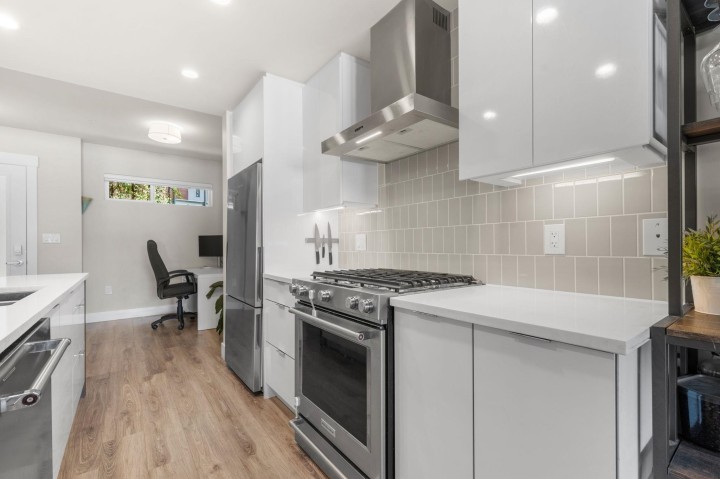 Photo 15 at 302 - 1496 Charlotte Road, Lynnmour, North Vancouver