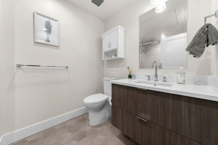 Photo 11 at 302 - 1496 Charlotte Road, Lynnmour, North Vancouver