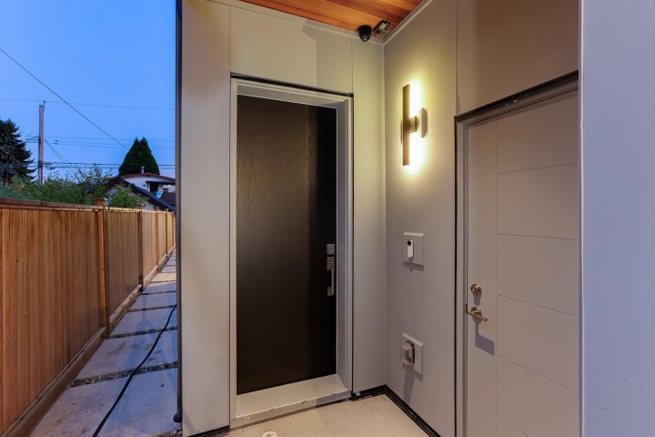 Photo 4 at 2 - 944 E 13 Avenue, Mount Pleasant VE, Vancouver East