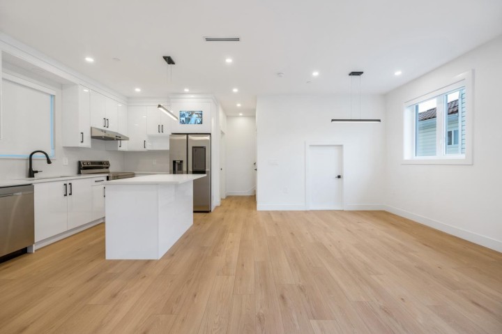 Photo 7 at 1 - 3096 Vanness Avenue, Collingwood VE, Vancouver East