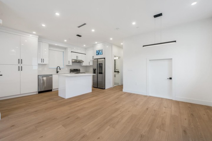 Photo 5 at 1 - 3096 Vanness Avenue, Collingwood VE, Vancouver East