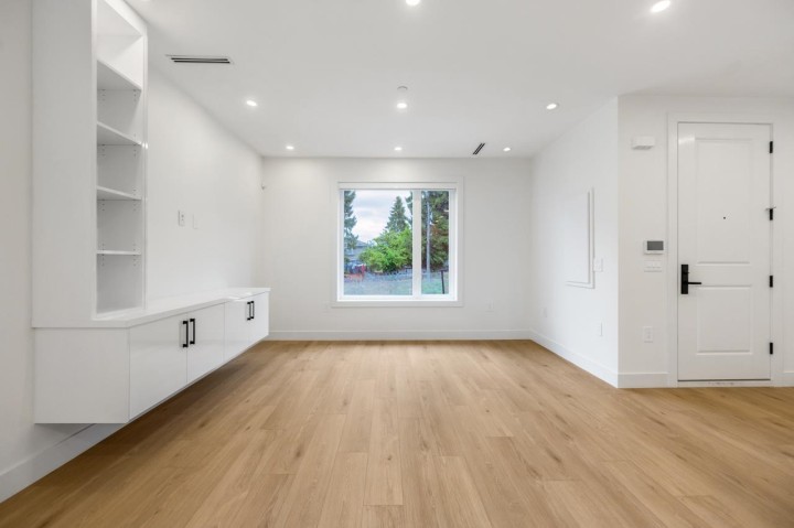 Photo 9 at 1 - 3096 Vanness Avenue, Collingwood VE, Vancouver East