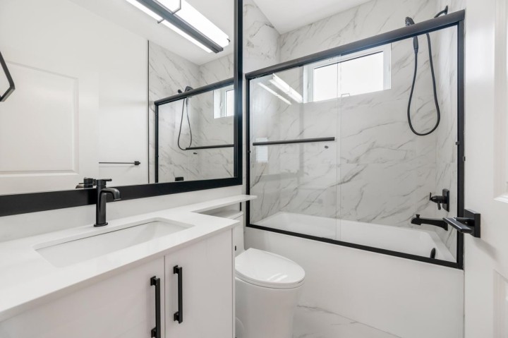 Photo 11 at 1 - 3096 Vanness Avenue, Collingwood VE, Vancouver East