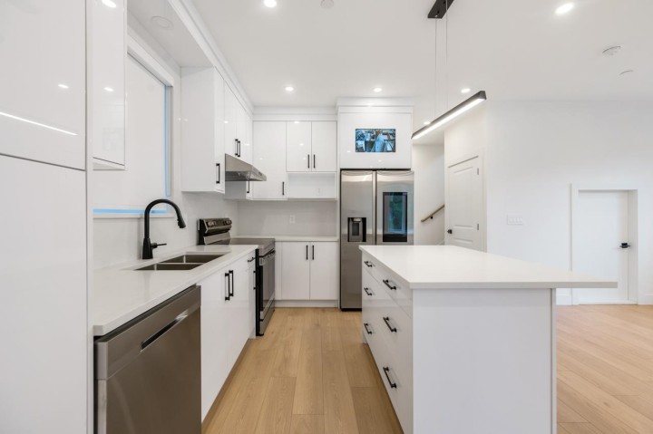 Photo 4 at 1 - 3096 Vanness Avenue, Collingwood VE, Vancouver East