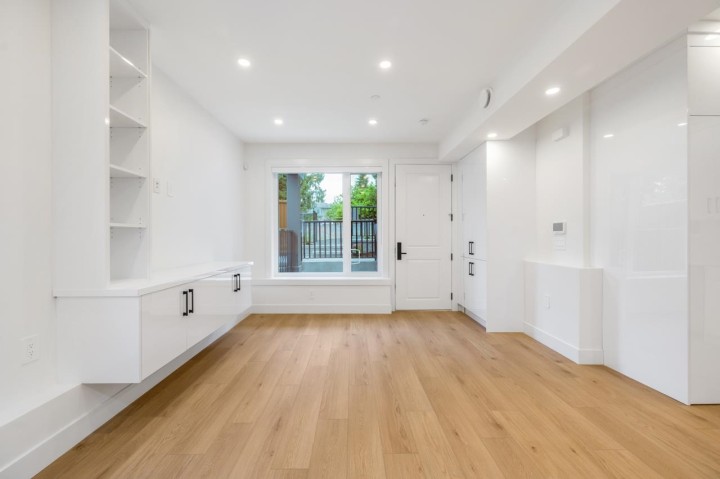 Photo 9 at 2 - 3096 Vanness Avenue, Collingwood VE, Vancouver East