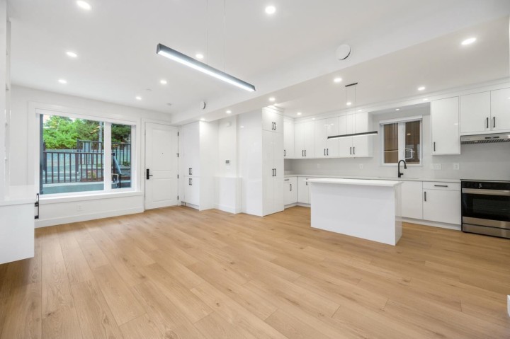 Photo 4 at 2 - 3096 Vanness Avenue, Collingwood VE, Vancouver East