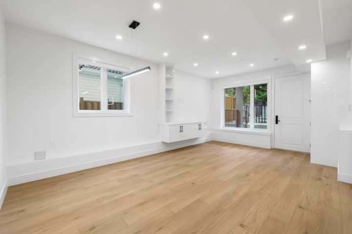 Photo 8 at 2 - 3096 Vanness Avenue, Collingwood VE, Vancouver East