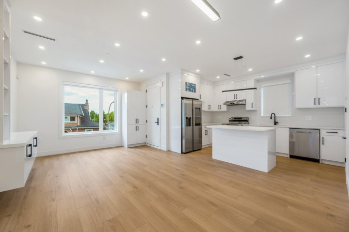 Photo 2 at 4705 Killarney Street, Collingwood VE, Vancouver East