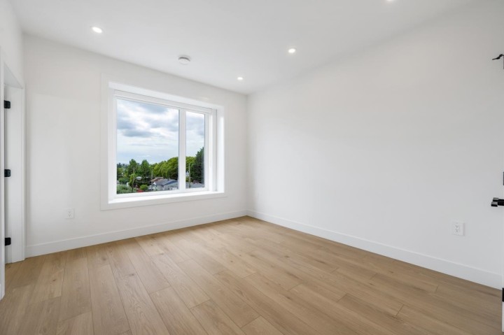 Photo 12 at 4705 Killarney Street, Collingwood VE, Vancouver East