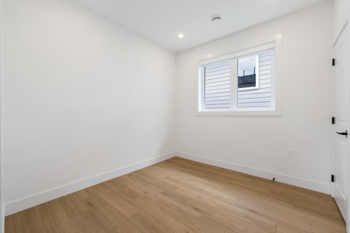 Photo 10 at 4705 Killarney Street, Collingwood VE, Vancouver East