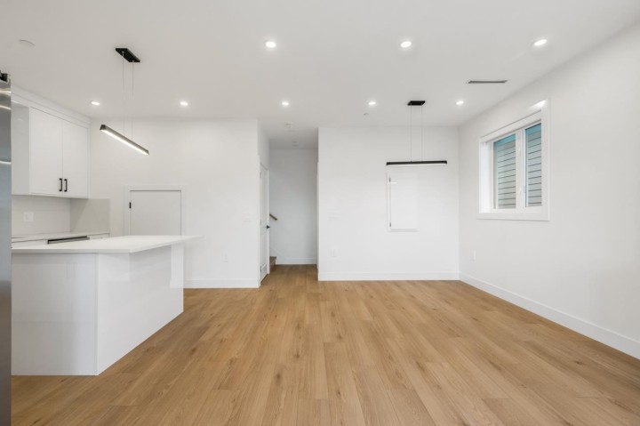 Photo 4 at 4705 Killarney Street, Collingwood VE, Vancouver East