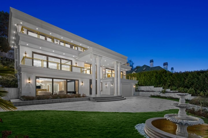 Photo 2 at 1337 Camridge Road, Chartwell, West Vancouver