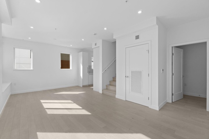 Photo 2 at 807 W 33rd Avenue, Cambie, Vancouver West