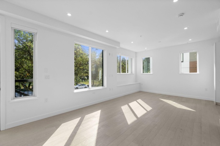 Photo 3 at 807 W 33rd Avenue, Cambie, Vancouver West