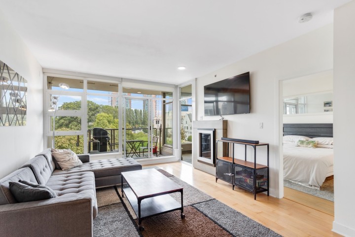 Photo 2 at 405 - 1808 W 1st Avenue, Kitsilano, Vancouver West