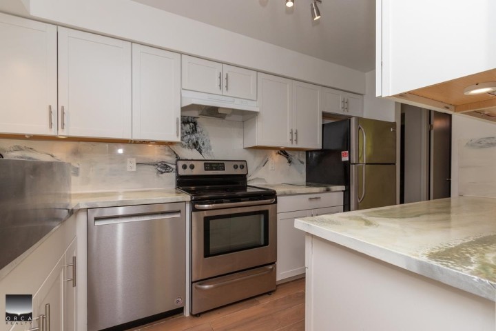 Photo 7 at 101 - 5980 Prince Edward Street, Fraser VE, Vancouver East