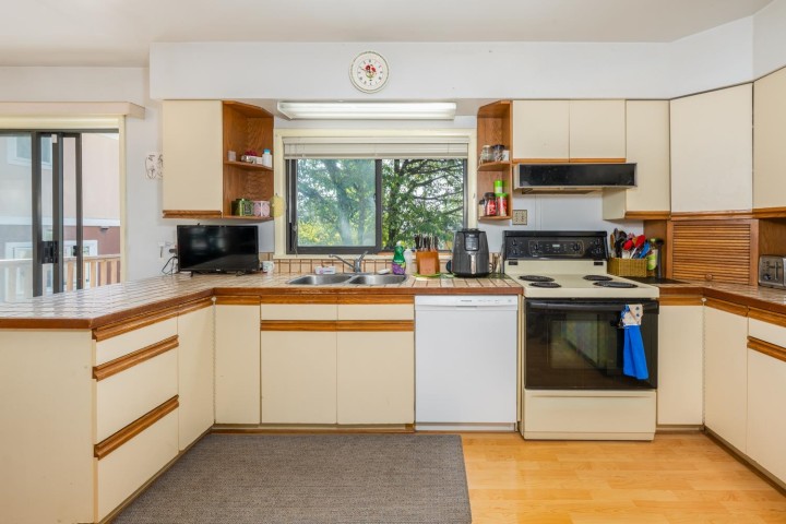Photo 6 at 298 W 64th Avenue, Marpole, Vancouver West