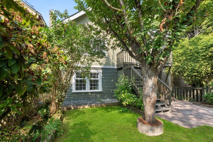 Photo 2 at 909 W 18th Avenue, Cambie, Vancouver West