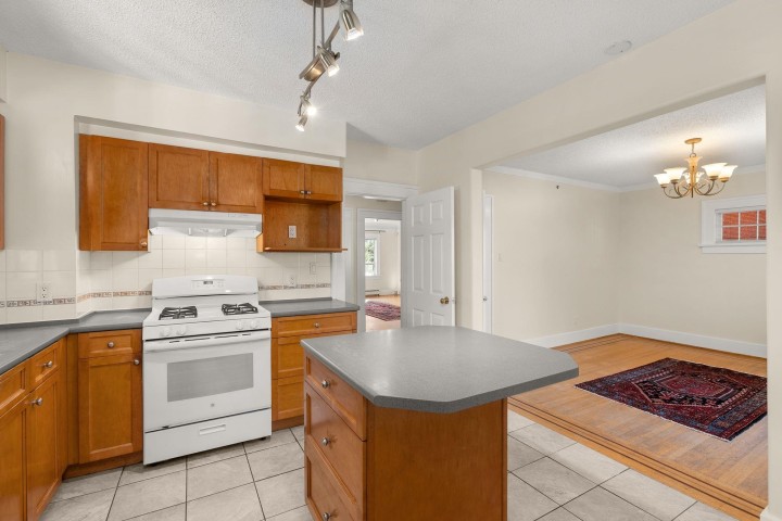 Photo 12 at 909 W 18th Avenue, Cambie, Vancouver West