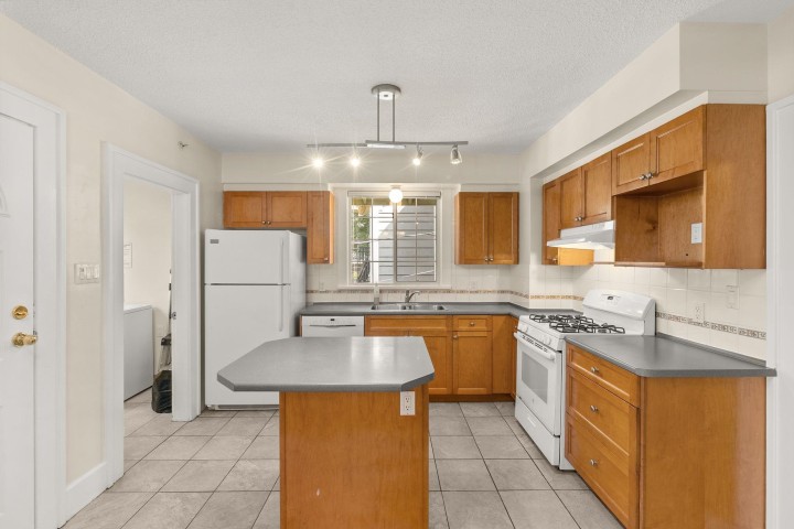 Photo 9 at 909 W 18th Avenue, Cambie, Vancouver West