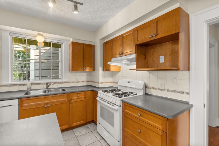 Photo 10 at 909 W 18th Avenue, Cambie, Vancouver West