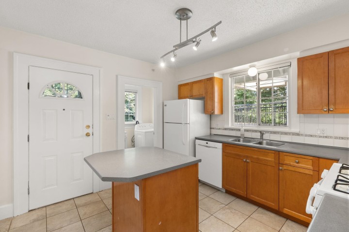 Photo 11 at 909 W 18th Avenue, Cambie, Vancouver West