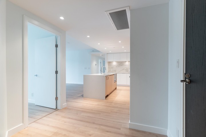 Photo 3 at 401 - 1500 Fern Street, Lynnmour, North Vancouver