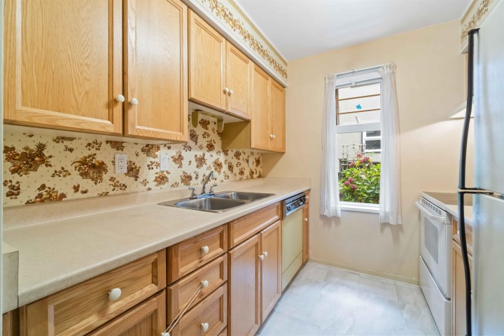 Photo 15 at 102 - 1352 W 10th Avenue, Fairview VW, Vancouver West