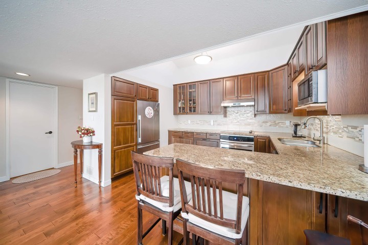 Photo 9 at 49 - 2202 Folkestone Way, Panorama Village, West Vancouver