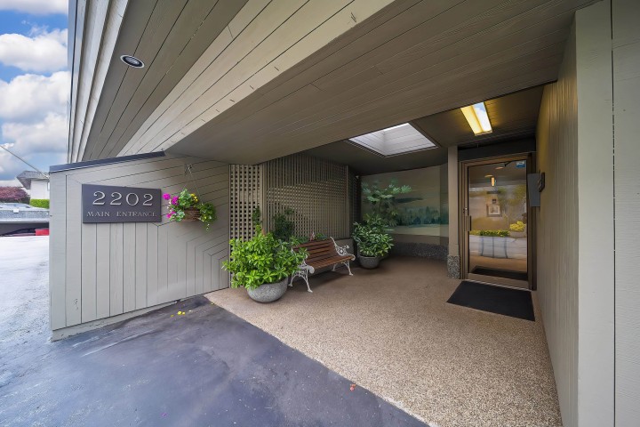 Photo 35 at 49 - 2202 Folkestone Way, Panorama Village, West Vancouver