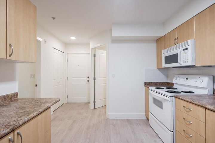 Photo 17 at 303 - 3423 E Hastings Street, Hastings Sunrise, Vancouver East