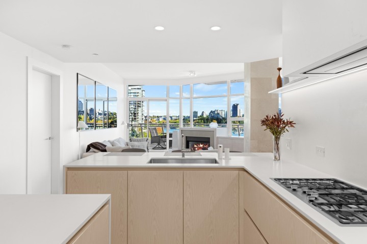 Photo 3 at 701 - 628 Kinghorne Mews, Yaletown, Vancouver West