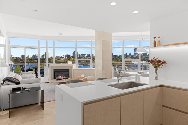 Photo 1 at 701 - 628 Kinghorne Mews, Yaletown, Vancouver West