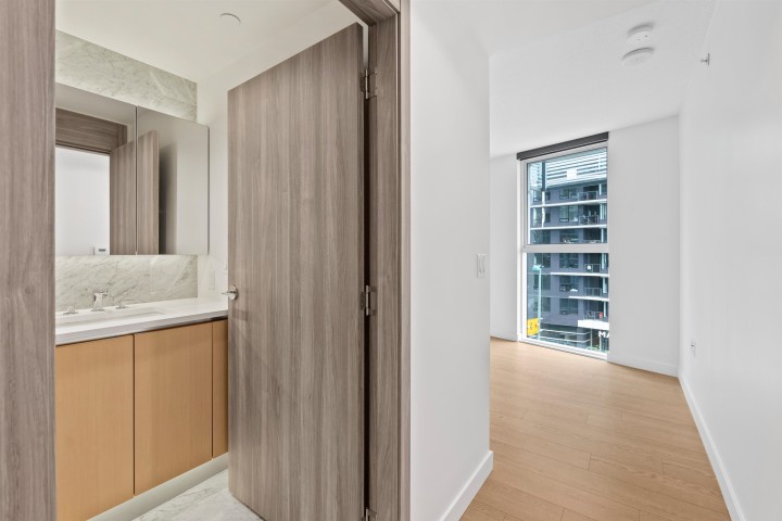 Photo 13 at 684 - 87 Nelson Street, Yaletown, Vancouver West