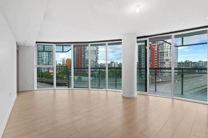 Photo 3 at 684 - 87 Nelson Street, Yaletown, Vancouver West