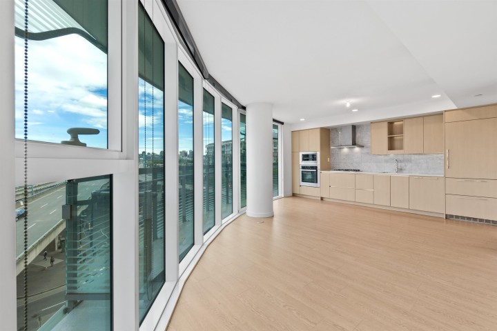 Photo 10 at 684 - 87 Nelson Street, Yaletown, Vancouver West