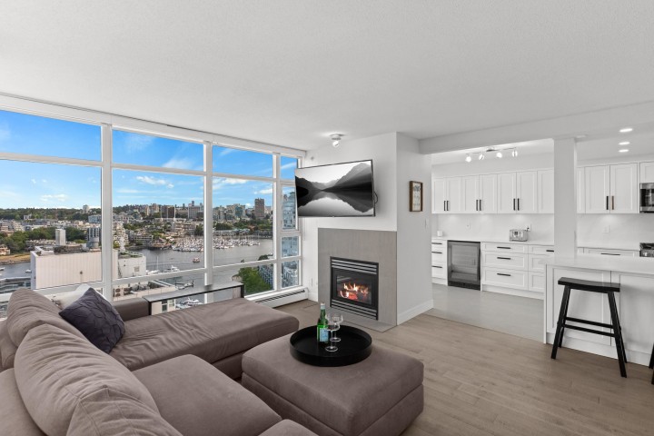 Photo 2 at 2006 - 198 Aquarius Mews, Yaletown, Vancouver West