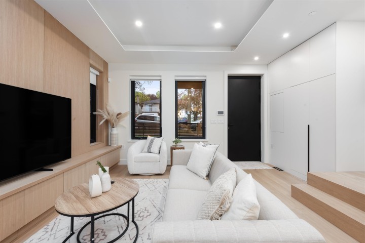 Photo 7 at 1 - 4895 Moss Street, Collingwood VE, Vancouver East