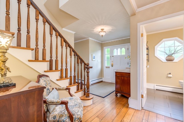 Photo 13 at 554 Newcroft Place, Cedardale, West Vancouver