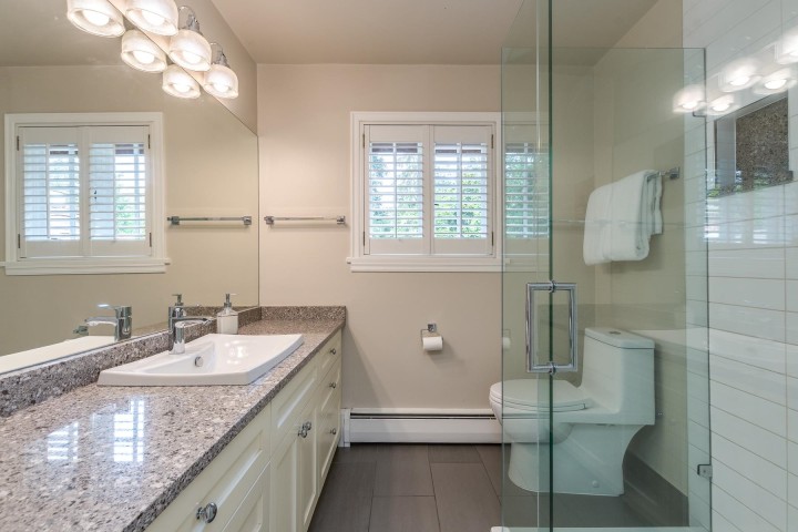 Photo 17 at 554 Newcroft Place, Cedardale, West Vancouver