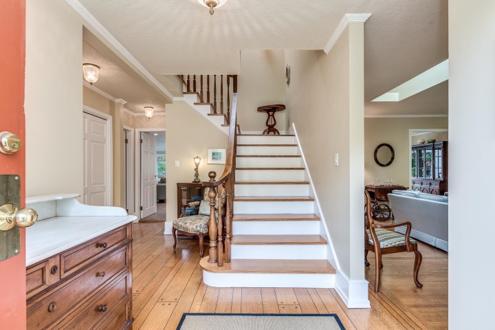 Photo 12 at 554 Newcroft Place, Cedardale, West Vancouver